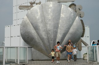 �V���{���^���[